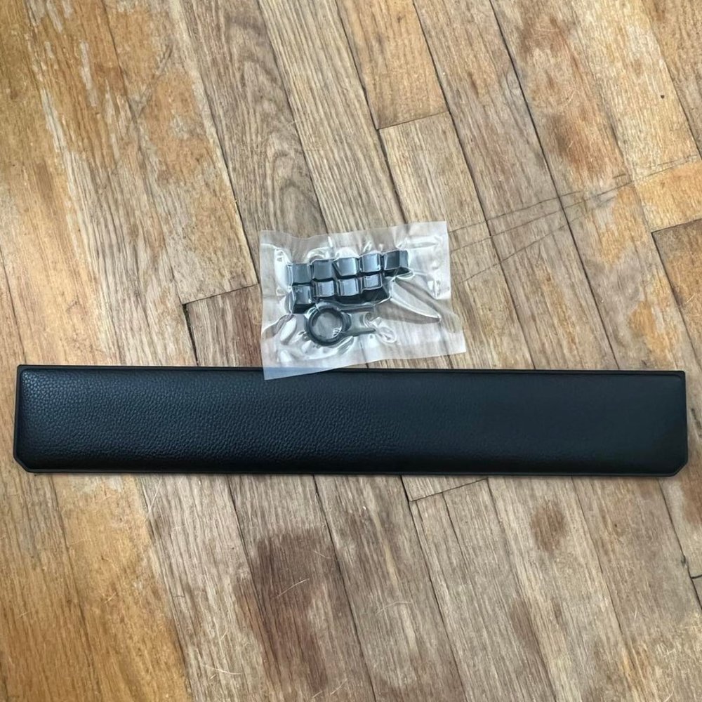 NEW- EVGA Wrist pad bar and Key caps